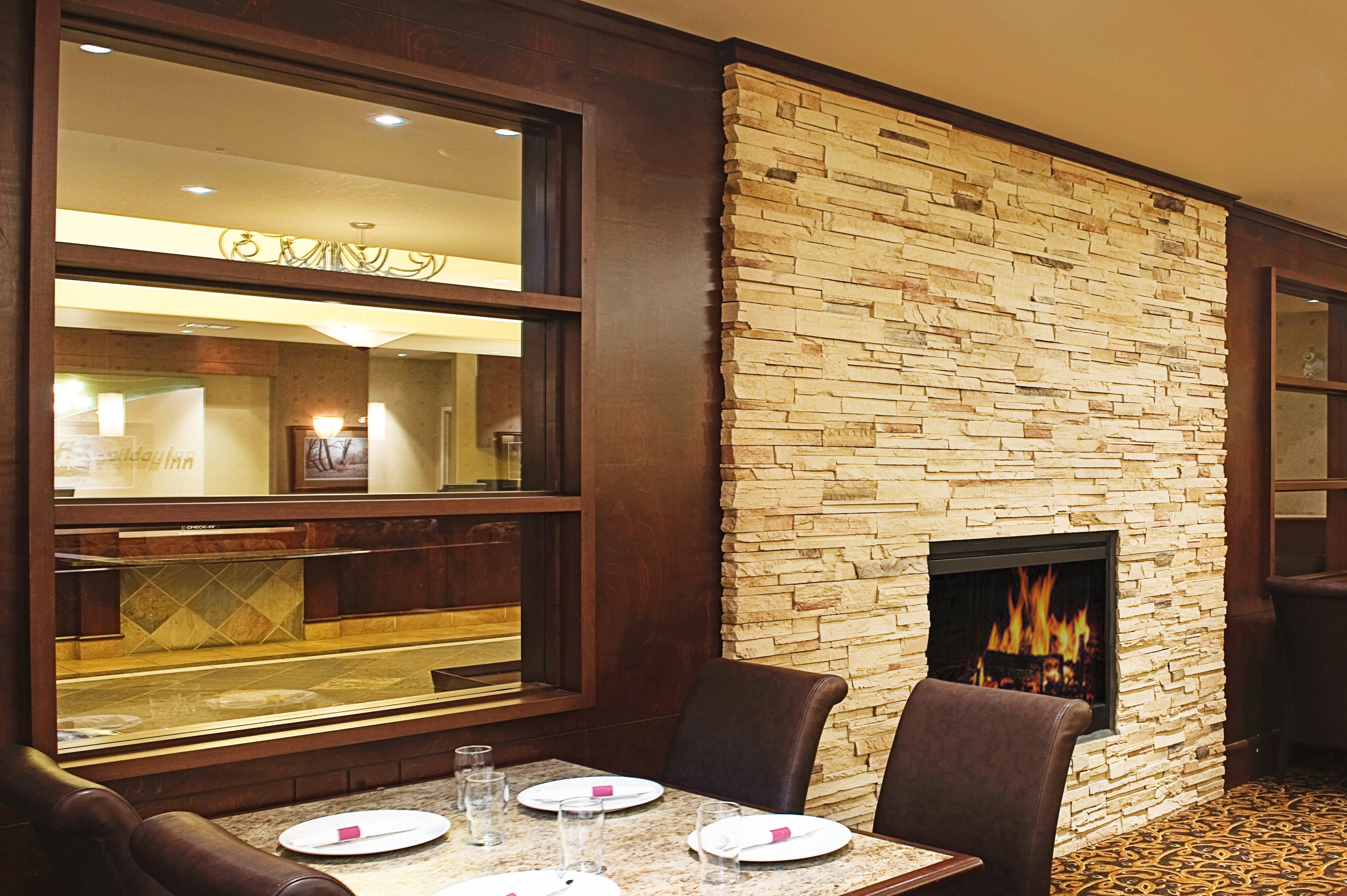 Holiday Inn & Suites Lloydminster By Ihg Exterior foto
