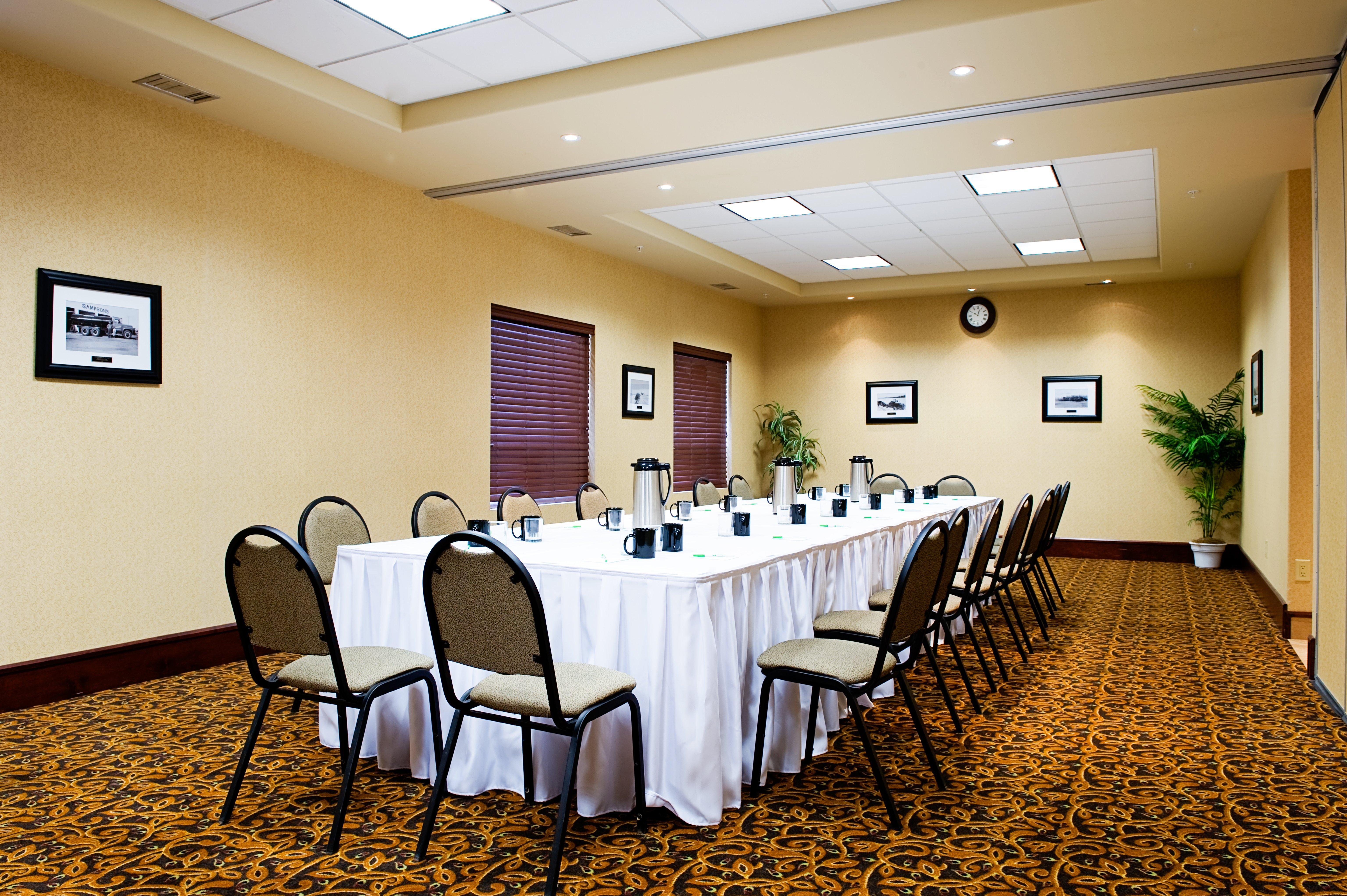 Holiday Inn & Suites Lloydminster By Ihg Exterior foto
